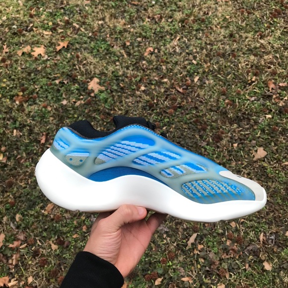 Yeezy 700 V3